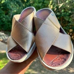 Bzees Gold Slide Sandals. Sz 8.5W